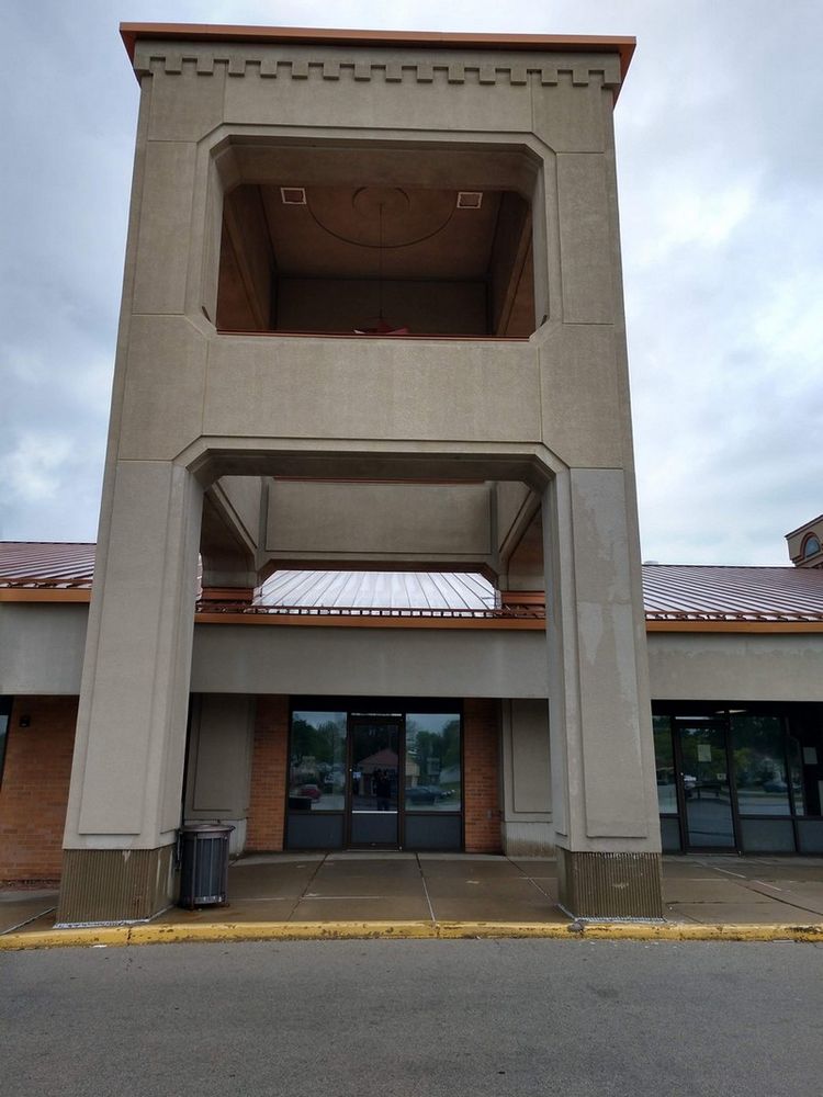 STERLING BAZAAR: 3311 N Sterling Ave, Peoria, IL 61604